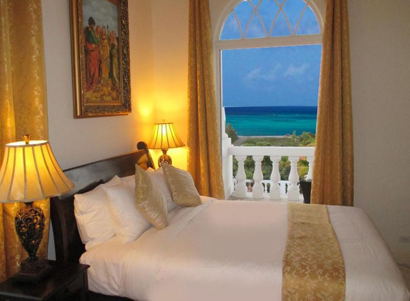 Ocean West Boutique Hotel Нассау Экстерьер фото