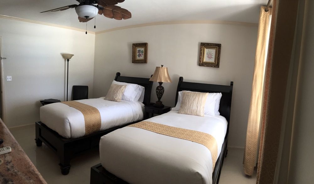 Ocean West Boutique Hotel Нассау Экстерьер фото