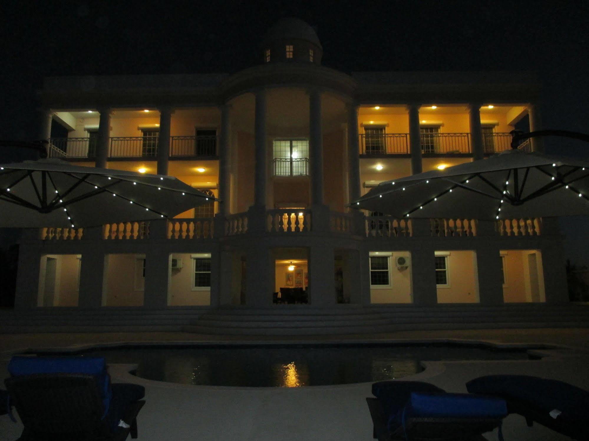 Ocean West Boutique Hotel Нассау Экстерьер фото