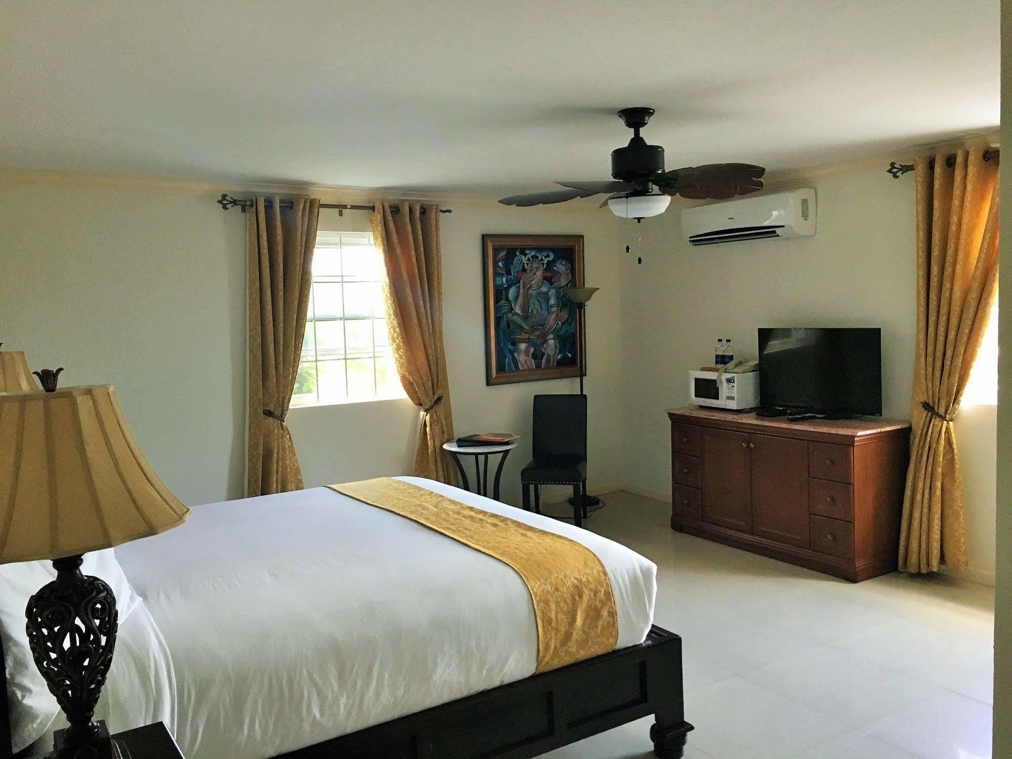 Ocean West Boutique Hotel Нассау Экстерьер фото