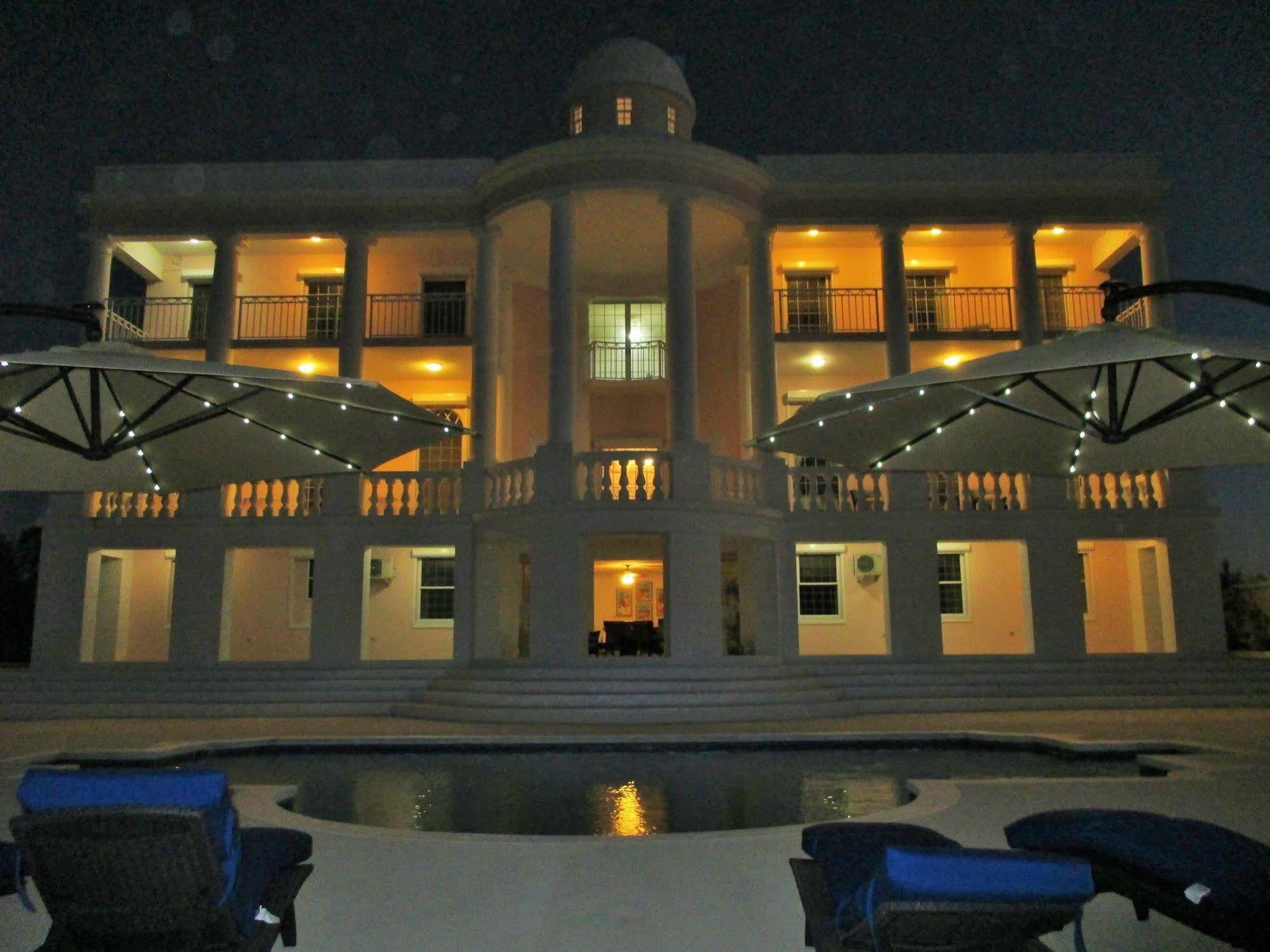 Ocean West Boutique Hotel Нассау Экстерьер фото